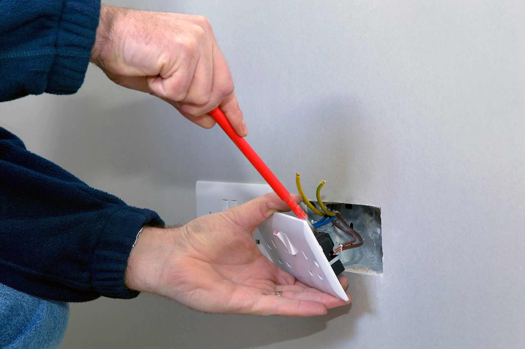 Our electricians can install plug sockets for domestic and commercial proeprties in Aberdeen and the local area. 